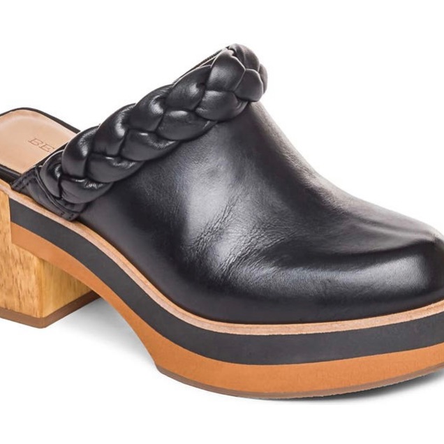 Bernardo Saffia Mule Leather Upper And Lining.